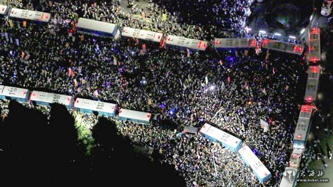數萬(wàn)日本民眾包圍國會(huì )反對安保法案