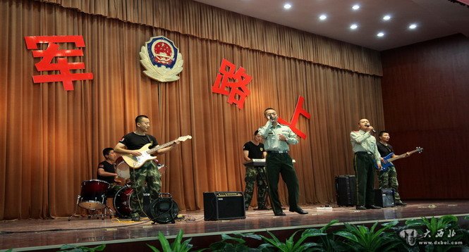 甘肅森警業(yè)余文藝演出隊慰問(wèn)新兵