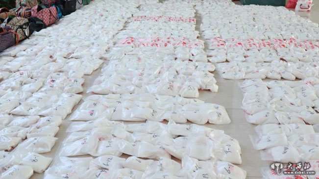 廣西玉林警方繳一噸毒品K粉 鋪滿(mǎn)地面