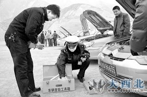 河北交警開(kāi)展客運企業(yè)車(chē)輛安檢