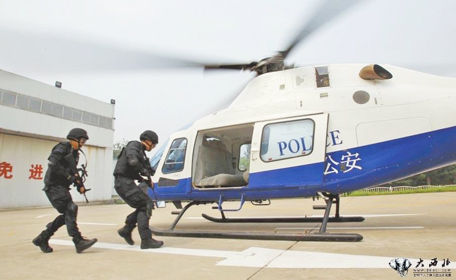鄭州警方3架直升機投入反恐防控 每機配倆狙擊手