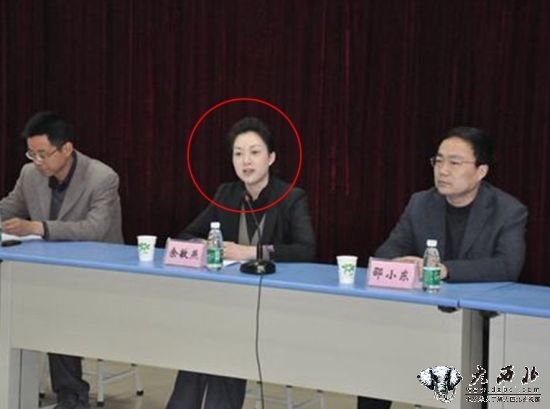 余敏燕曾被正面問(wèn)及，她是否與楊衛澤關(guān)系不一般，“她也就笑笑，沒(méi)有解釋什么”。