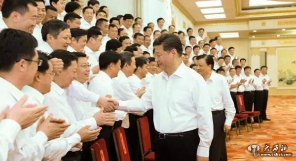 【學(xué)習經(jīng)典】習近平表彰縣委書(shū)記：見(jiàn)賢思齊