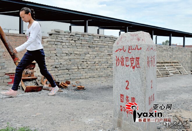 這家廢品收購站立著(zhù)一塊三面界碑 剛好位于沙依巴克區、新市區、頭屯河區三區的交會(huì )處