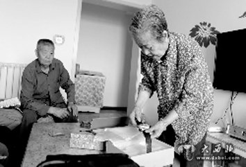 老人萬(wàn)元“奢購”保健品懷疑上當受騙