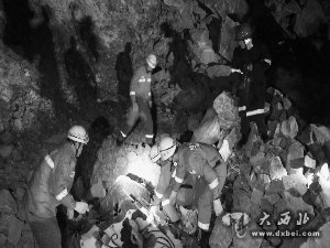 永登縣河橋鎮一采石場(chǎng)山體崩塌 5名被困者全部遇難