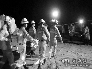 永登縣河橋鎮一采石場(chǎng)山體崩塌 5名被困者全部遇難