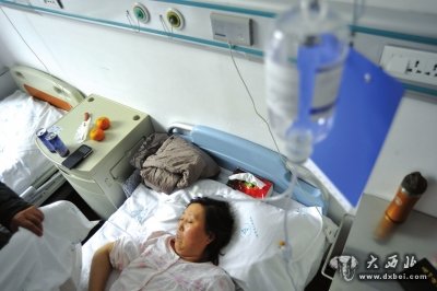 門(mén)鎖兩次被灌膠水討債者砸門(mén)傷人