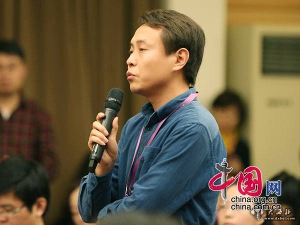新京報記者提問(wèn)。中國網(wǎng) 鄭亮