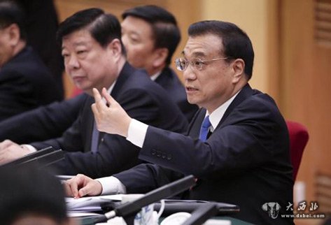 　　脫貧攻堅，拉著(zhù)“老鄉”奔小康