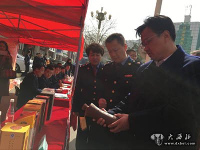 省市工商消協(xié)聯(lián)合開(kāi)展“3·15”宣傳服務(wù)活動(dòng)