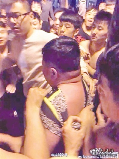 蘭州醉漢被誤當小偷 遭西安體院千人圍堵