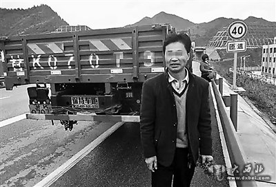 高速應急道上停車(chē)摘苜蓿 “饞嘴”司機被罰200元記6分