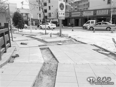 南河南路西段開(kāi)工整修 公交站臨時(shí)東移