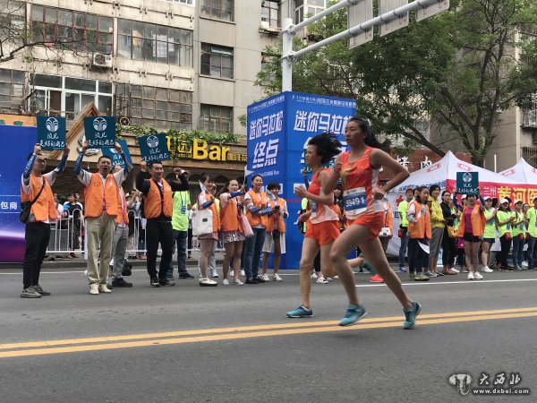 NU SKIN 如新樂(lè )善匯志愿者為參賽選手加油鼓勁
