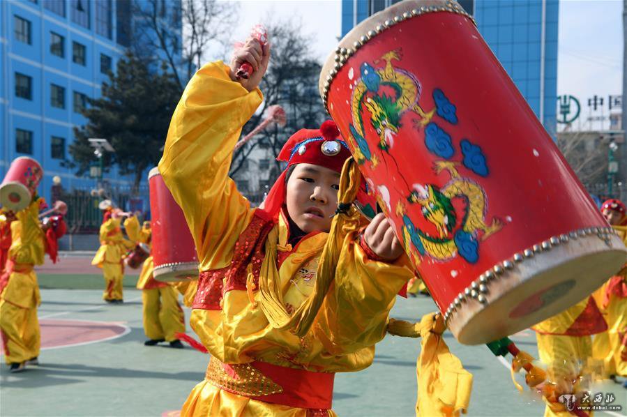 非物質(zhì)文化遺產(chǎn)蘭州太平鼓走進(jìn)皋蘭校園