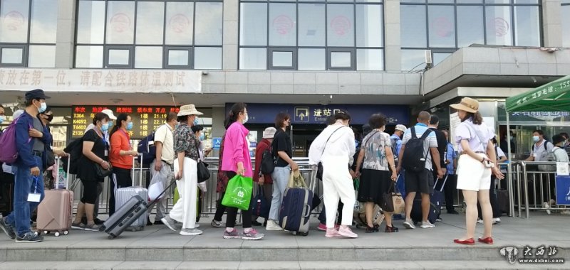 “環(huán)西部火車(chē)游”旅游