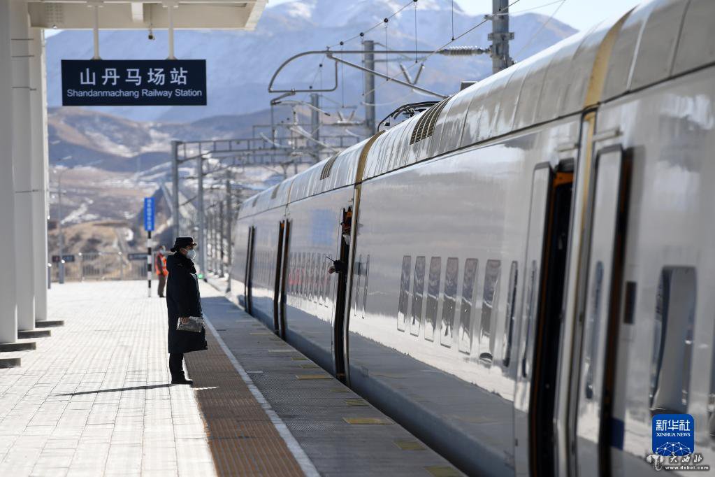 海拔超過(guò)3000米的蘭新高