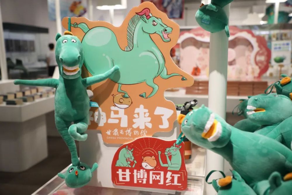 半月談丨銅奔馬玩偶遭