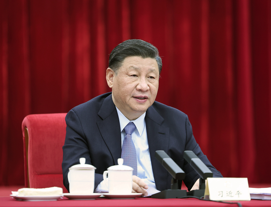 習近平在看望參加政協(xié)