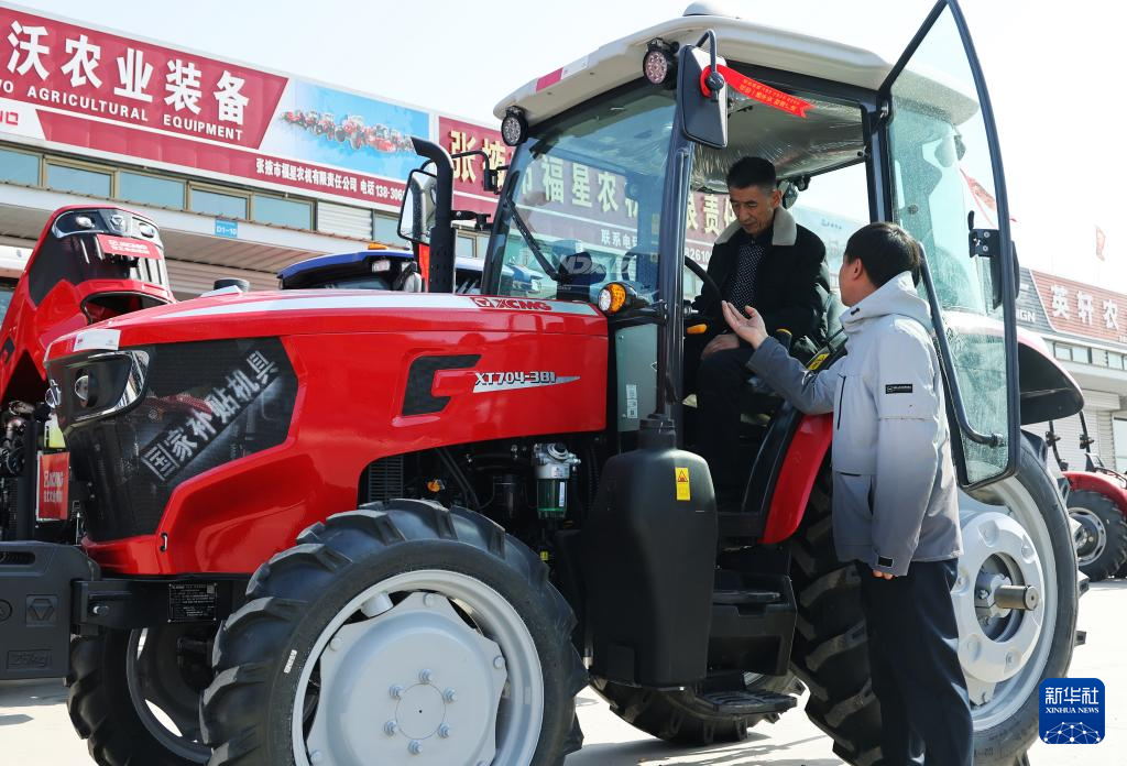 甘肅張掖：農機熱銷(xiāo)助